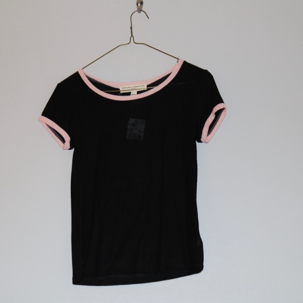 black tee shirt with pink lining
